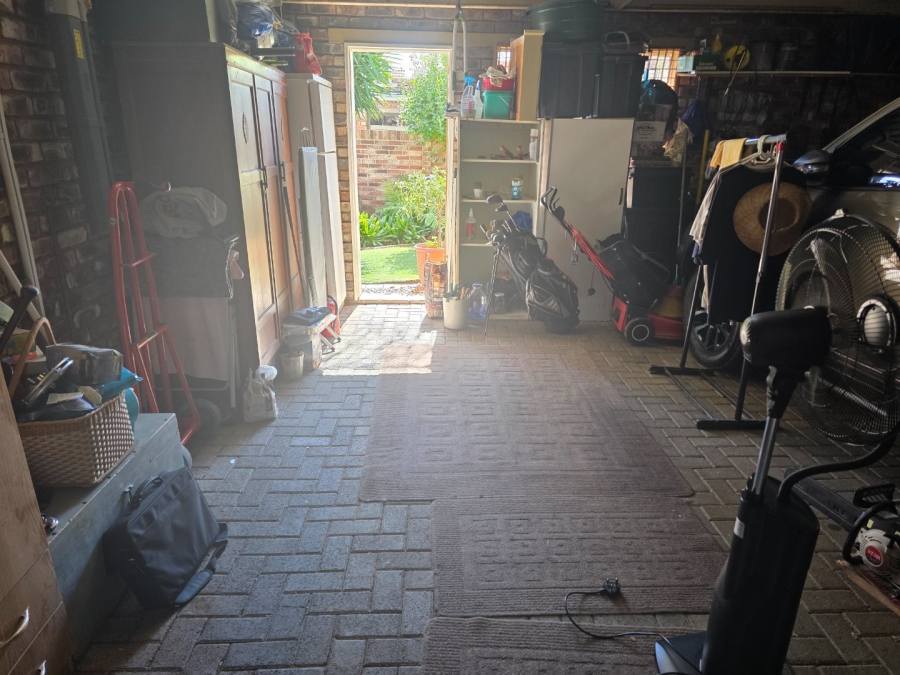 2 Bedroom Property for Sale in Langenhovenpark Free State